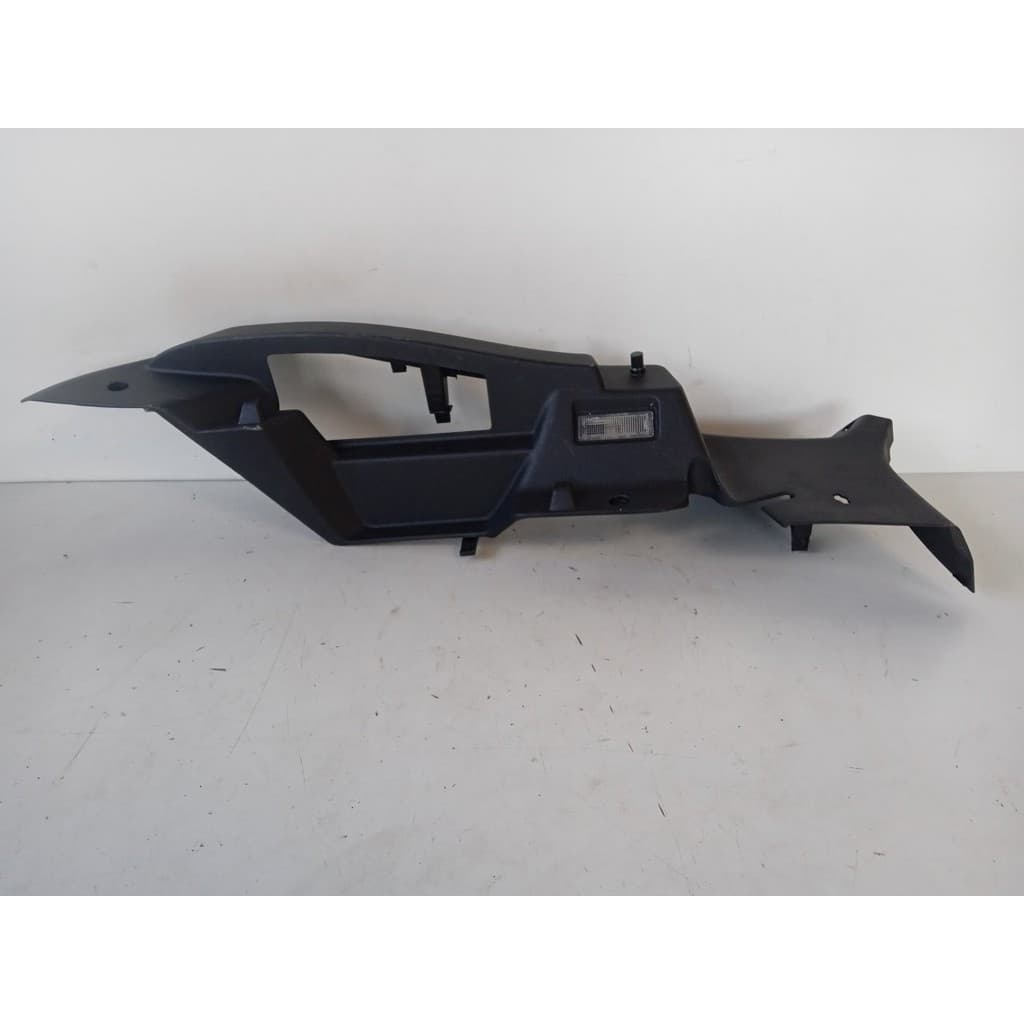 Suporte Esquerdo Tampão Bagagito Focus Hatch 2014-17 